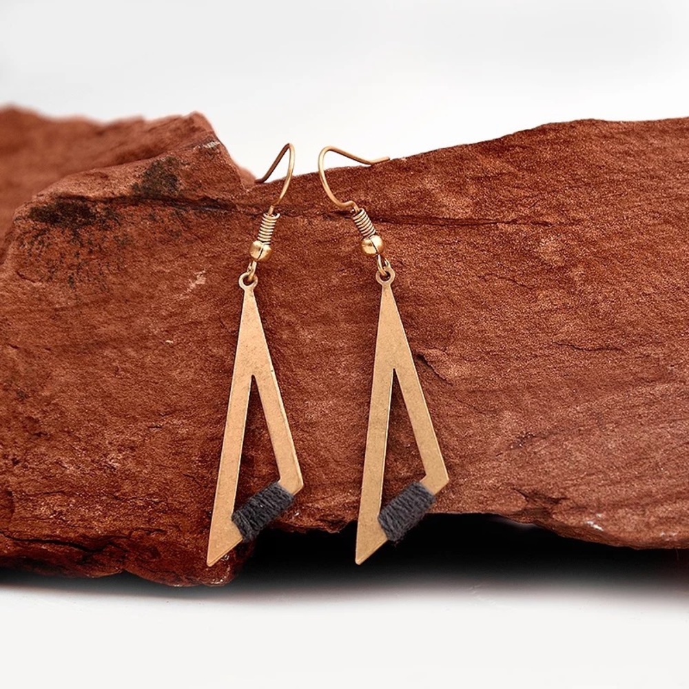 🌺4 Items 25$🌺 Vintage Triangle Wrapped Drop Earrings - Gold NWT